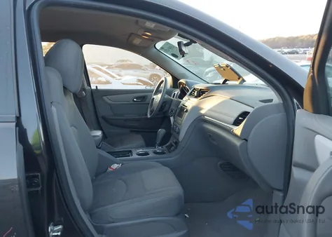 2017 Chevrolet Traverse Ls z USA, uszkodzony, nr VIN 1GNKRFKDXHJ225623